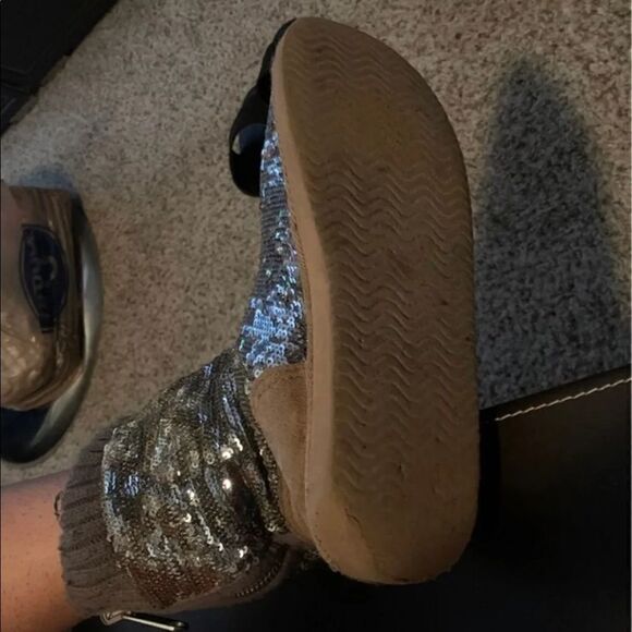 Vs pink rare silver /blue mermaid sequin Mukluk Ugg slipper boot’s /shoes M 7/8 - Picture 4 of 9